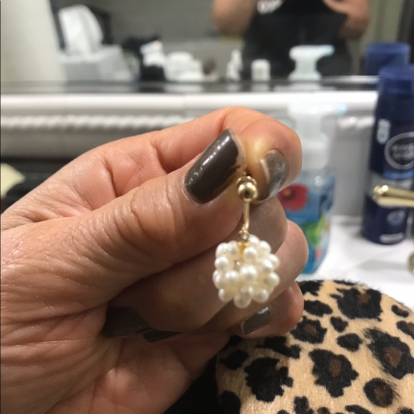 🌺Authentic 18K Gold Pearl Earrings🌺 - Picture 3 of 4